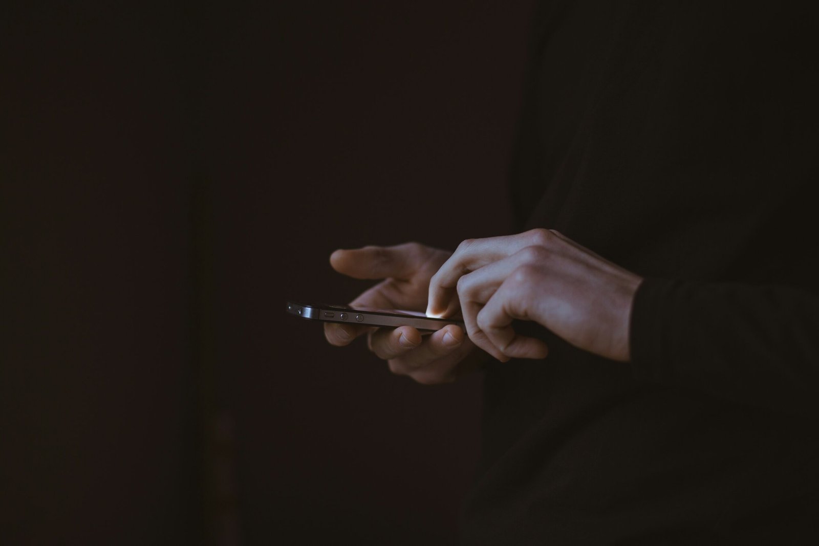 Online Footprint Hiding a Digital Double Life